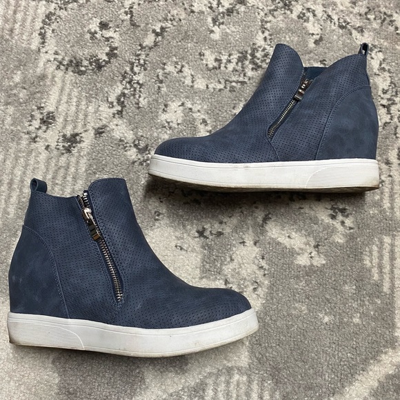Journee Collection Pennelope Blue Laser Cut Zipper Top Wedge Sneakers - Picture 5 of 13